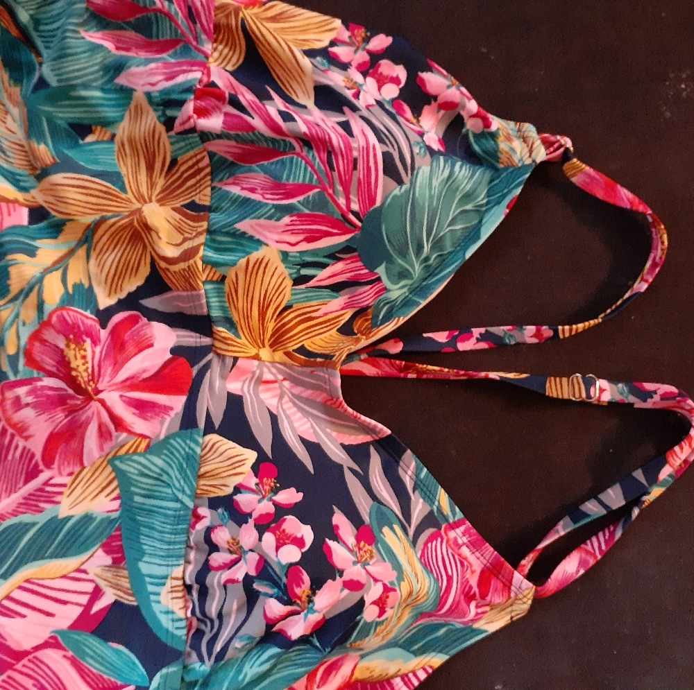 24W One Piece Bathing Suit